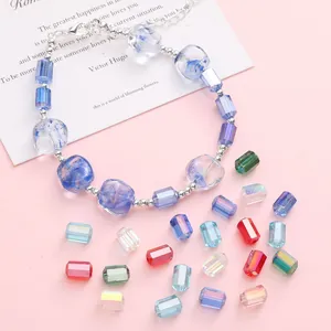 Handgemaakte armband met kleurrijke rechthoekige glaskristallen kralen en zilveren sluiting