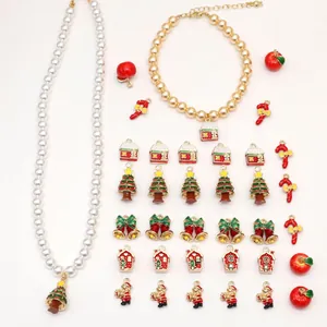 Weihnachts-Emaille-Anhänger-Set mit Perlenketten, Weihnachtsmann- und Baum-Motiven