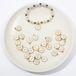 Kit bijoux avec bracelet en perles et pendentifs lettres dorées en émail pour création DIY