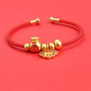 Bracelet cordon rouge fait main avec perles de chance et pendentif sac d'argent doré