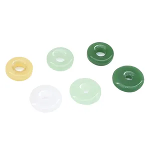 Set mit sechs verschiedenen Jade-Glas-Donuts für DIY-Schmuckherstellung und Basteln