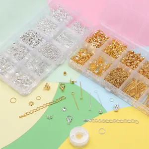 Detailansicht des 10-Fächer DIY Schmuckset mit Karabinerverschlüssen und Metallzubehör