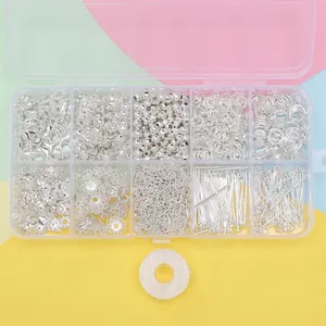 Draufsicht auf 10-Gitter-Schmuckset mit Karabinerverschlüssen und elastischer Kristallschnur