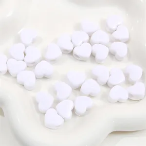 Perles en acrylique blanches en forme de cœur avec trous latéraux pour bijoux DIY
