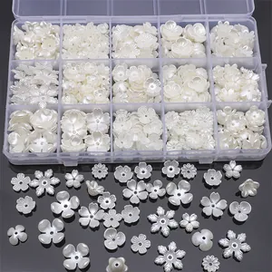 Künstliche Perles à Fleurs en Imitation Künstliche Perle ABS Intercalaires pour la Création de Bijoux DIY Breloques Pétales Floraux Blancs pour Bracelets Colliers Boucles d'Oreilles Accessoires Faits Main