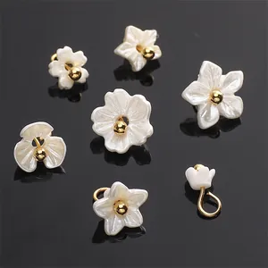 Mini pendentifs fleurs en résine avec anneaux dorés pour création de bijoux DIY