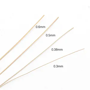 Comparaison de quatre tailles de fil à bijoux doré champagne, de 0,3 mm à 0,6 mm pour DIY