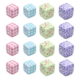 Perline a cubo in acrilico con motivi mucca, plaid e fiori per creazione gioielli