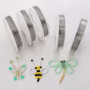 Cinq rouleaux de fil d'acier inoxydable 25M avec exemples d'insectes perlés DIY