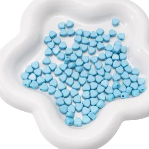Himmelblaue herzförmige matte Acrylperlen für DIY-Schmuck und handgemachtes Zubehör