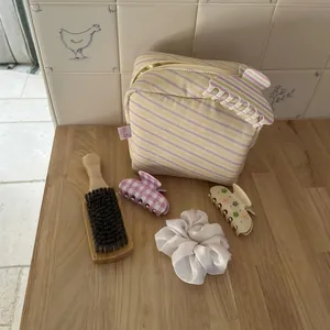 Set da viaggio con fermagli in acetato, elastico, pettine e borsa per cosmetici