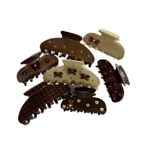 Set di mollette per capelli in acetato marrone con fiocco cuore e orsetto