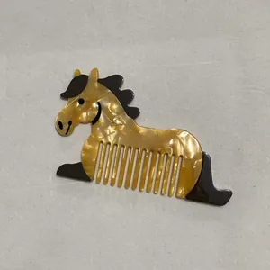 Pettine per capelli a forma di pony in acetato giallo marmorizzato con denti larghi