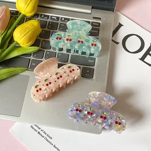 Dreiteiliges Haarklammer-Set aus Acetat mit Kirsch-Strass-Motiv auf Marmorierung