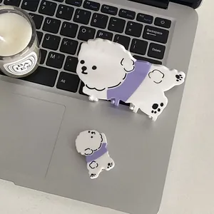 Ensemble de pince à cheveux et barrette motif chien Bichon en acétate sur un ordinateur