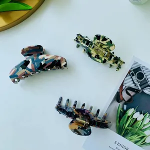 Drei große Haarklammern aus Acetat mit Camouflage- und Blumenmuster für edles Haarstyling