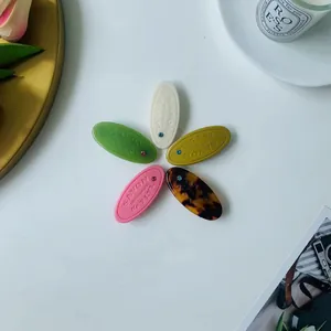 Barrettes à cheveux savon en cinq couleurs avec cristaux et décor luxueux