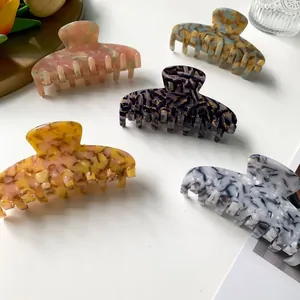 Set de 5 pinzas para el pelo de acetato con varios patrones de mármol para un estilo elegante
