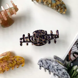 Elegantes pinzas para el cabello de acetato con varios patrones de mármol y flores