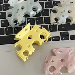 Lot de pinces à cheveux en acétate motif fromage en bleu, blanc, jaune et rose marbré