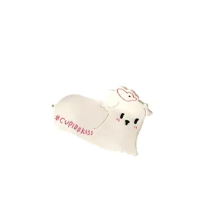 Pince à cheveux chiot blanc mignon avec détails de cœur rose et texte #CUPIDSKISS