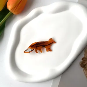 Pince à cheveux élégante en forme de renard en acétate avec texture écaille de tortue ambre