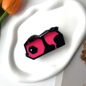 Pince à cheveux panda mignonne en acétate noir et rose pour coiffures élégantes 2024