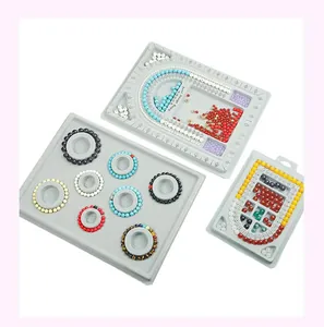 Vue détaillée des plateaux de conception de bijoux avec mesures pour création DIY