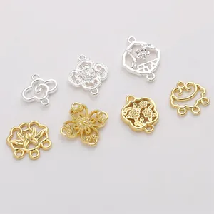Vue détaillée des connecteurs lotus en or 14K et argent pour la création de bijoux