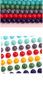 Dettaglio di perline tonde in vetro colorato da 8mm con fori per creazione di gioielli