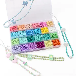 DIY sieradenpakket met 4 mm glaskralen in 24 kleuren en zoete bedeltjes