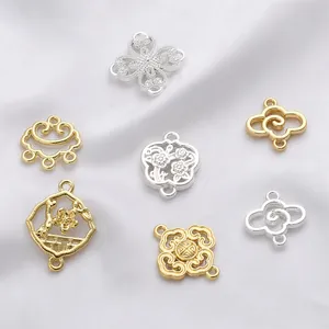 Vue macro détaillée d'accessoires de bijoux DIY en plaqué or 14K Pivoine et Lotus