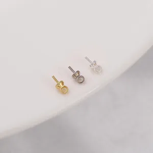 Detailansicht der 14K vergoldeten Ösenstifte für die Herstellung von DIY-Schmuck