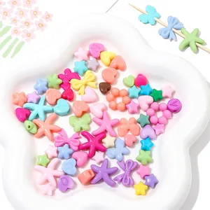 Buntes Acrylperlen-Set mit Sternen und Herzen für DIY-Schmuckherstellung im Mix