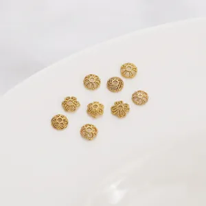 Vue détaillée de neuf coupelles de perles évidées plaquées or 18K pour bijoux DIY