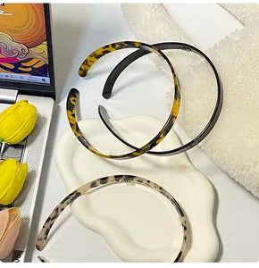 Detail view of anti-slip teeth inside French retro acetate headbands in three patterns