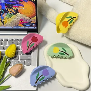 Set di quattro mollette per capelli a tulipano in rosa pastello, giallo, verde e azzurro opaco