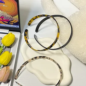 Three-piece set of thin French vintage acetate headbands with non-slip teeth in tortoise shell