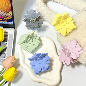 Set de cinq pinces à cheveux en forme de fleur aux couleurs macaron pour coiffure élégante