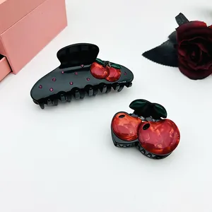 Detailset aus Acetat-Haarklammern mit 3D-Kirschdesign und funkelnden Kristallsteinen