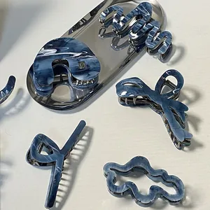 Set di mollette per capelli in acetato marmorizzato blu con fiocco in argento