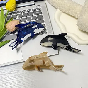 Haarklammern in Walform aus Acetat in Blau, Schwarz und Beige für minimalistisches Styling