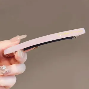 Barrette à cheveux en acétate rose avec texte doré Barrette La France et pince crocodile