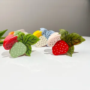 Pince à Cheveux en Acétate Forme Fraise Fruit Simulation Mignon Doux Accessoires Cheveux pour Femmes Décoration