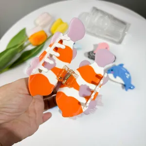 Pinza para el pelo creativa con diseño de pez payaso en acetato naranja y blanco