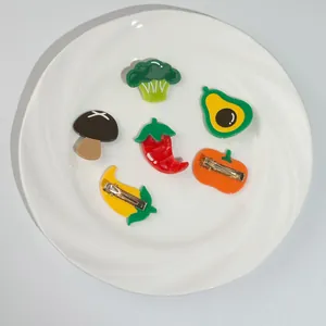 Lot de six barrettes à cheveux en acétate légumes cartoon, avec avocat et champignon sur plat