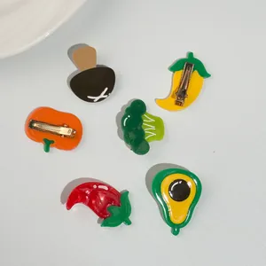 Lot de six barrettes colorées en acétate avec motifs mignons de fruits et légumes pour femme