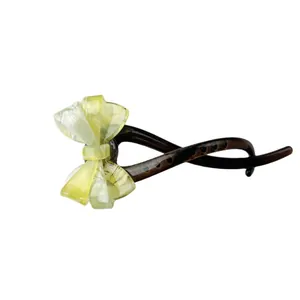 Eleganter Bananenclip mit Schildpattmuster und gelber Schleife für das Haarstyling
