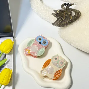 Elegantes Set aus Schwanen- und Eulen-Haarklammern aus Acetat mit Kristallaugen-Besatz