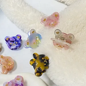 Bunte Mini-Bären-Haarklammern aus Acetat mit Golddetails und Marmor-Texturen
